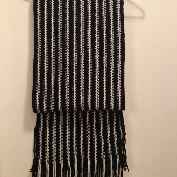 Men’s scarves - Picture 2 of 4